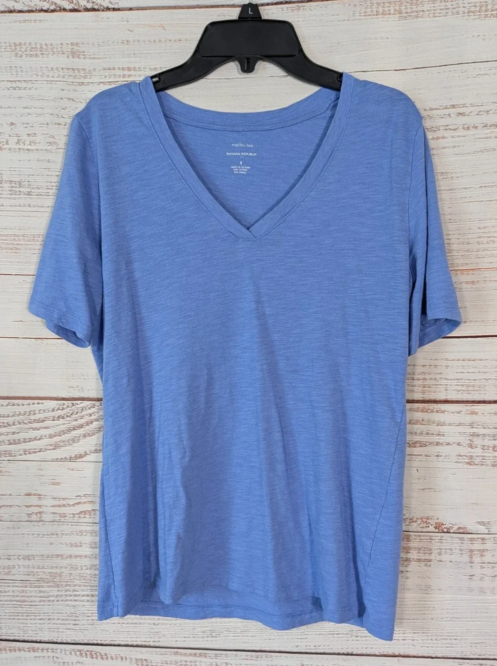 Banana Republic Malibu Shirt Women Size S Blue Short Sleeve V-Neck Cotton Modal